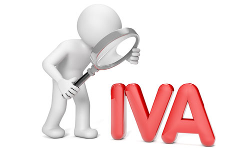 Si eres autónomo y facturas menos de 85.000€ podrías estar exento de presentar la declaración trimestral de IVA gracias al régimen de franquicia de IVA para autónomos.